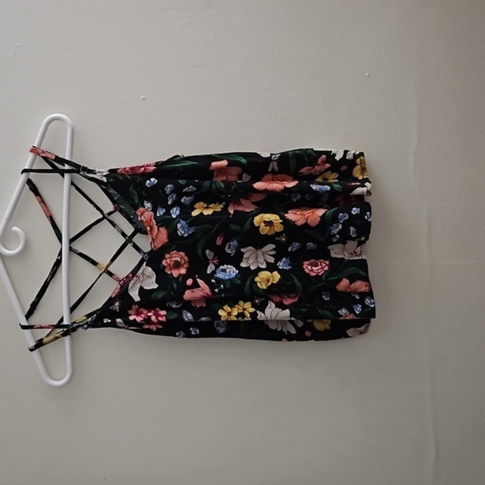 Small‎ Hollister Top
